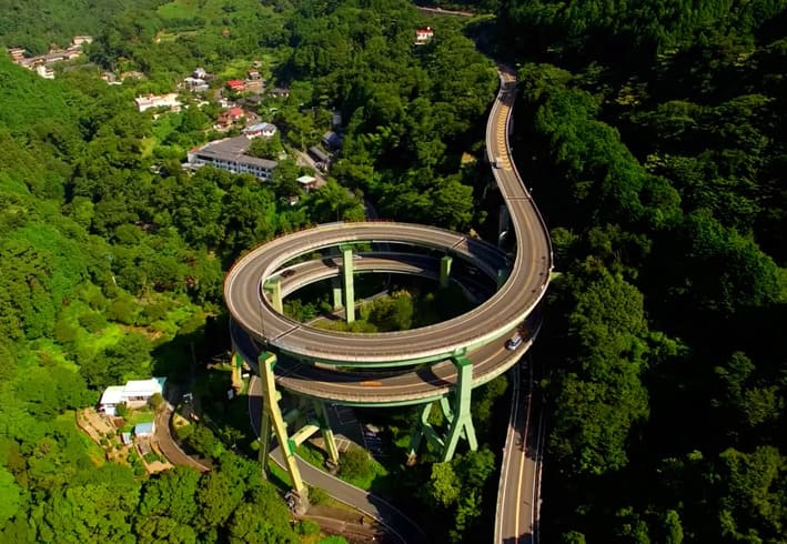 河津七滝ループ橋。実に行きたくなる橋である